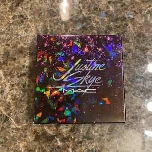 MAC Justine Skye Highlighter